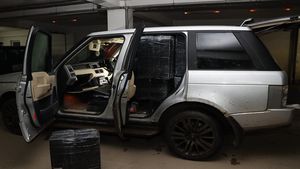Mai mulți contrabandiști de țigări au scăpat de polițiștii de la Frontieră după ce s-au aruncat în Tisa, la frontiera cu Ucraina
