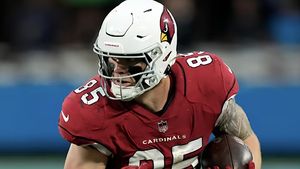 Trey McBride (Arizona Cardinals) a devenit cel mai bine plătit jucător din istoria ligii profesioniste de fotbal american (NFL)