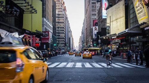 Vânzările de locuinţe din SUA au scăzut în decembrie la cel mai redus nivel din ultimii 12 ani