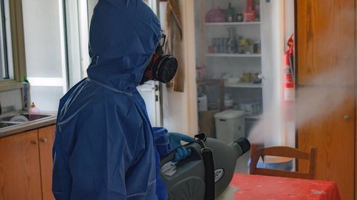 Controale dispuse de Ministerul Sănătăţii la producători de dezinfectanți, după dezvăluirile din presă despre produse cu 0% substanţă activă / Inspectorii sanitari ar fi descoperit sute de produse  neconforme