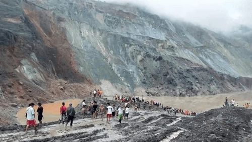 VIDEO Cel puțin 113 mineri au murit în timp ce exploatau o mină de jad din nordul Myanmarului, din cauza unor alunecări de teren cauzate de muson