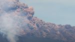 Trafic aerian închis parțial în zona Siciliei / Erupție a vulcanului Etna / Emisiile de cenuşă au început duminică în jurul orei 05:45