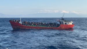 Un vapor cu 400 de migranți sub pavilion turc a debarcat pe insula grecească Kos / Grecia acuză Turcia de încălcarea Acordului migraţiei din 2016