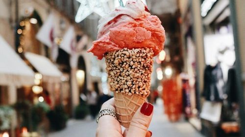 Trei zile de degustări la Festivalul înghețatei dă startul faptelor bune, din Timișoara / Intrarea se face sub formă de donație, iar banii merg la copiii abuzați