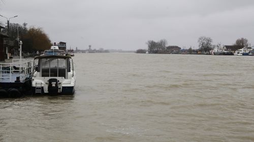 Coliziune între două nave pe Dunăre soldată cu cinci răniți / Conducătorul uneia dintre ambarcaţiuni consumase alcool