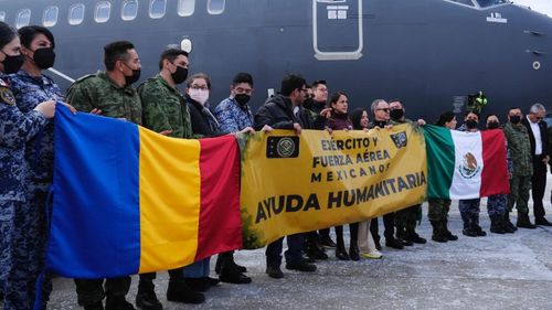 Un avion al Forţelor Aeriene Mexicane a transportat în România produse de cazarmament ce constau în saltele şi pături termice