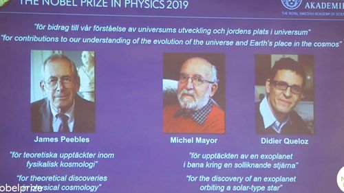 Premiul Nobel pentru Fizică 2019 a fost câștigat de cercetătorii James Peebles, Michel Mayor și Didier Queloz, pentru "noi perspective privind locul nostru în univers"