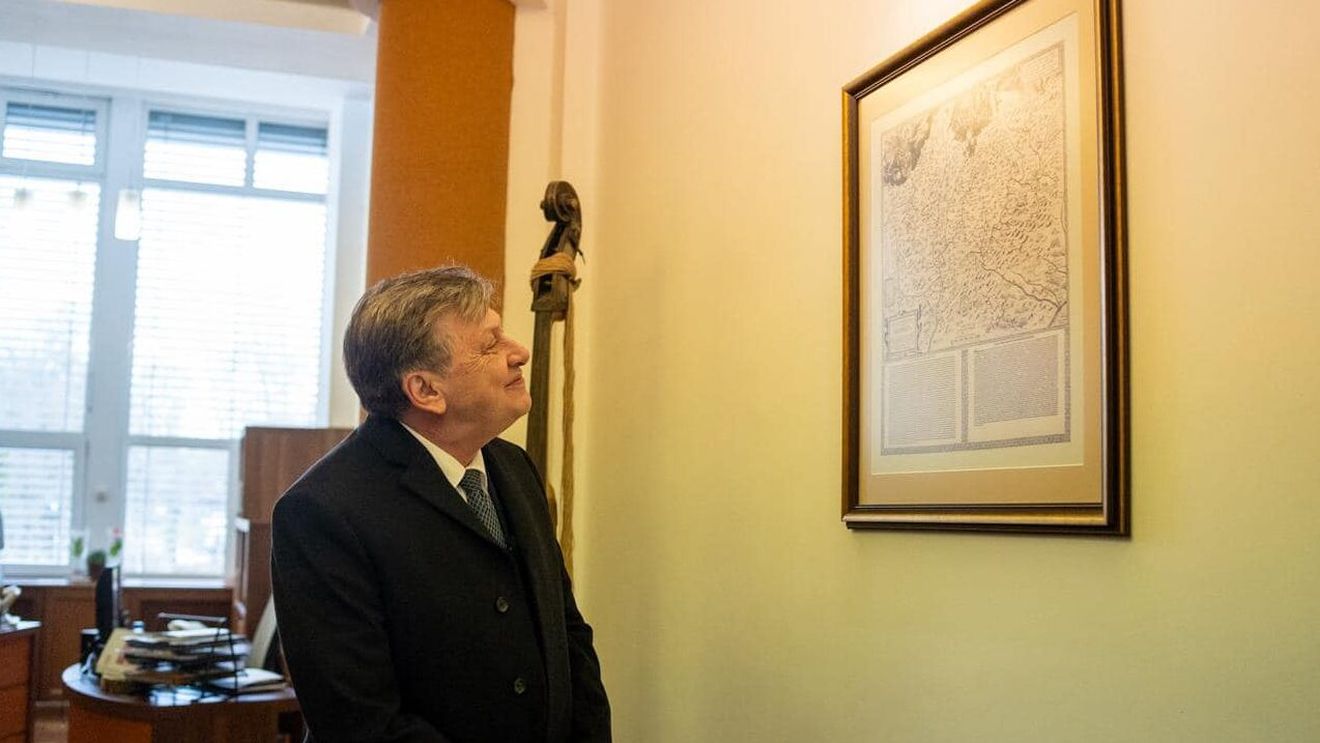 Crin Antonescu declară azi că ”toată lumea s-a obişnuit că există un Ținut Secuiesc”. În 2011 spunea că entitatea ”nu există”
