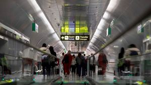 Asociaţia Naţională a Agenţiilor de Turism: Recomandăm pasagerilor să rezerve biletele de avion prin agenţiile de turism, pentru a fi protejaţi şi a avea alternative în caz de anulare