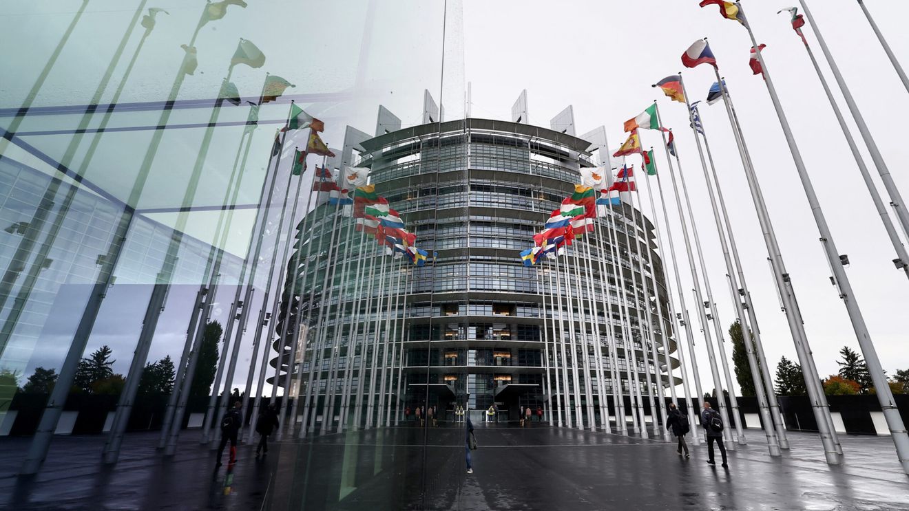 Parlamentul European, pregătit să suspende procedura de punere în aplicare a acordului comercial UE-SUA