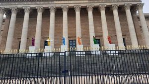 Franța: Armistițiul politic pe durata Jocurilor Olimpice s-a încheiat, se reia procesul numirii unui prim ministru. Care sunt numele vehiculate pentru acest post? Se poate forma o majoritate stabilă în parlament?