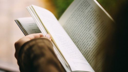 Cea mai citită carte din Marea Britanie este scrisă de un autor bulgar / ”Diavolul, îl cunosc” este al doilea volum al său care apare în topul celor mai vândute cârți, după ”Dacă-l întâlneşti pe Buddha ucide-l”