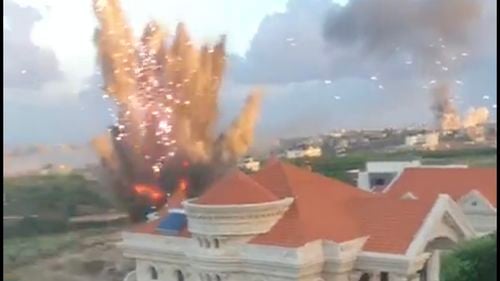 UPDATE Șeful unității de rachete a Hezbollah, ucis într-un atac israelian în Beirut / Zeci de mii de oameni au fugit din sudul țării