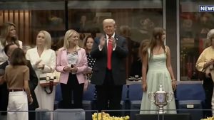 Startul finalei US Open, întârziat din motive de securitate. Donald Trump a fost aclamat, dar şi huiduit în arenă