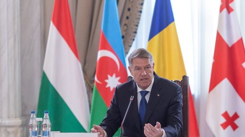 Președintele Iohannis a promulgat legea privind plafonarea dobânzilor practicate de instituţiile financiare nebancare