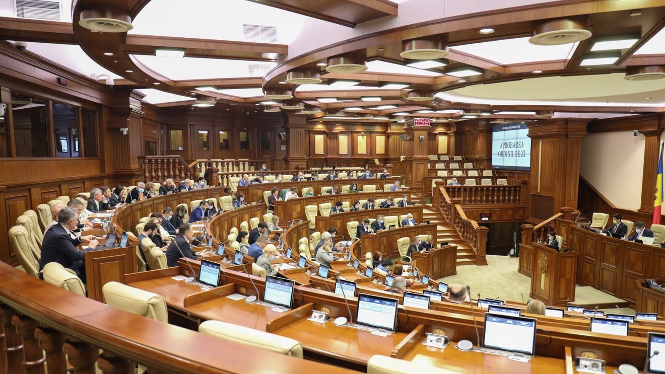 Parlamentul României şi cel al Republicii Moldova se reunesc în şedinţă comună la Chişinău
