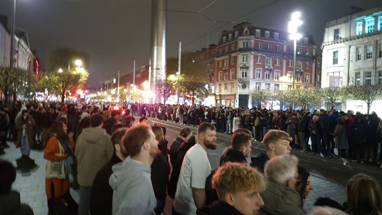 Mii de oameni au fost păcăliți să se adune joi seara în centrul orașului irlandez Dublin pentru o paradă de Halloween inexistentă