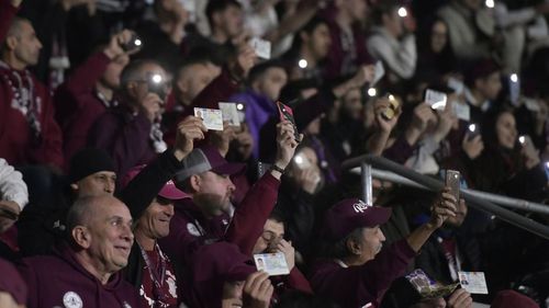 Protest al suporterilor rapidiști la meciul din Cupa României cu Farul Constanța / Jucătorii au refuzat meciul timp de câteva secunde, iar membrii galeriei și-au arătat ostentativ actele de indentitate / Reacția jandarmilor