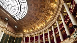 Franța: Guvernul condus de Elisabeth Borne își prezintă „foaia de drum” în noul parlament. Opoziția de stânga va introduce o moțiune de cenzură care n-are nicio șansă de reușită