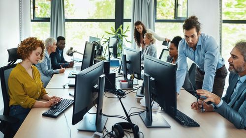 Raport: Firmele românești investesc până la 8.000 euro în digitalizare pentru a combate inflația