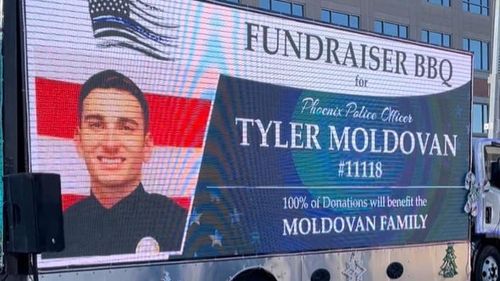 Tyler Moldovan, un polițist american de origine română, e în stare critică după ce a fost împușcat de opt ori în timpul unei operațiuni. Ambasadorul României în SUA face apel la donații pentru salvarea ofițerului