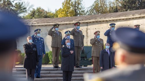 Președintele Iohannis, alături de Florin Cîțu și Nicolae Ciucă la ceremonia de Ziua Armatei