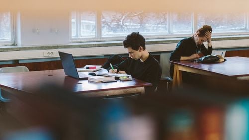 Modelul chinez de educație online, văzut din interior. Profesor american la Beijing, pentru EduPedu.ro: Toată țara se mișcă în masă în aceeași direcție / Cât de rapid s-au stabilizat lucrurile și cum se instalează oboseala