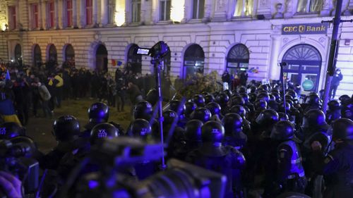 Jandarmeria Bucureşti, după protestul de la sediul CCR: Un act de sesizare a organelor de urmărire penală pentru portul de obiecte periculoase/ Au fost date cinci amenzi, în valoare totală de 1.900 de lei