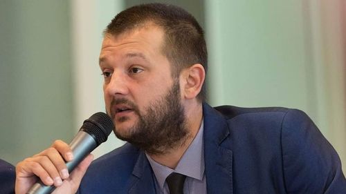 Deputatul Bogdan Bola demisionează din grupul PNL: „Lideri de carton, unii care au îngropat în trecut PNL, alţii abia paraşutaţi în partid, fac azi declaraţii demagogice despre valorile liberale, care numai liberale nu mai sunt”