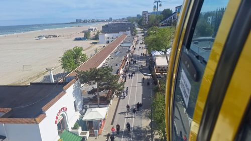 FOTO Stațiunea Mamaia în minivacanța de Paște: Aglomerație în cluburi/ ”Ronțăielile” de la tarabe, paguba restaurantelor/ Cât costă o pizza, un meniu sau o băutură răcoritoare