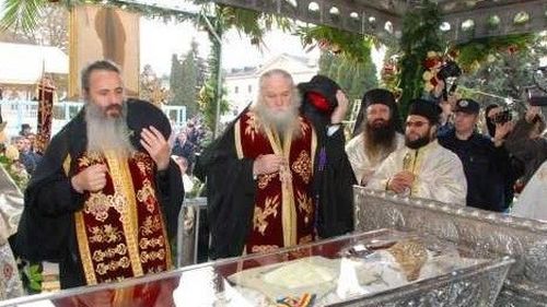 Mitropolitul Moldovei și Bucovinei combate epidemia de coronavirus cu moaștele Sfintei Cuvioase Parascheva: O procesiune prin satele din județul Botoșani va fi organizată duminică, 5 aprilie