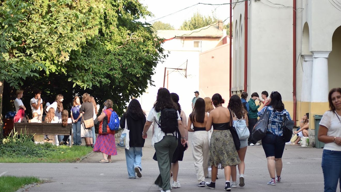 Poliția din Mehedinţi a verificat agenții economici din proximitatea școlilor: 59 de elevi depistaţi în timp ce absentau de la cursuri