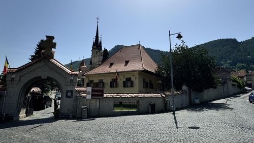 Dosar penal pentru lucrări neavizate la Muzeul Prima Școală Românească, din Șcheii Brașovului / Ar fi fost distruse picturi murale vechi de peste două secole