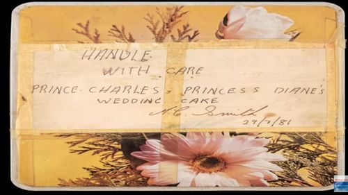 O felie din tortul de la nunta prinţului Charles cu Diana a fost vândută la licitaţie cu mai mult de 2.600 de euro, după 40 de ani de la eveniment