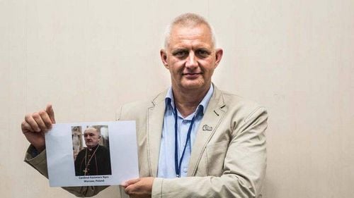 Ziua pe care n-o uiți niciodată: Experiența traumatizantă a unui tânăr abuzat sexual de un preot catolic