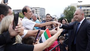 Bulgaria: Alegerile parlamentare vor avea loc în 14 noiembrie. Va fi al treilea scrutin parlamentar din acest an, după ce alegerile neconcludente din aprilie şi iulie nu au reuşit să producă un guvern