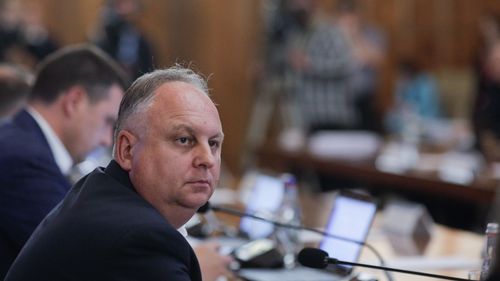 UPDATE Șefii Protecției Consumatorului, sub control judiciar în dosarul lui Flavius Nedelcea, secretar de stat în Ministerul Economiei reținut de DNA / Acesta ar fi acceptat să colaboreze cu procurorii, apoi a îngreunat ancheta / Nedelcea ar fi intervenit pentru o numire ”agreată de factori politici, spre a servi intereselor acestora” 