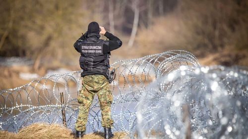 Polonia înalță un gard de sârmă ghimpată la granița cu enclava rusă Kaliningrad