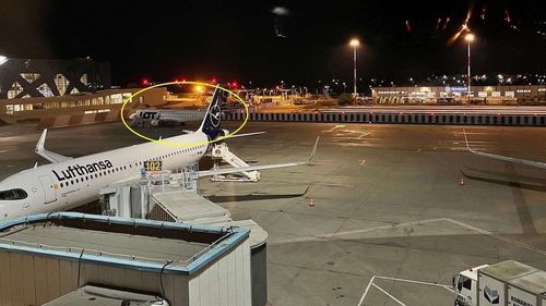 Boarding Pass: Avioanele parchează pe căile de rulare din cauza șantierului abandonat de pe Aeroportul Otopeni / Aglomerația din aeroport duce la întârzieri și pierderea zborurilor de conexiune