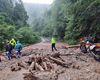 Traficul pe Transalpina rămâne restricționat după ploile abundente / Circulația se desfășoară pe un singur fir, alternativ
