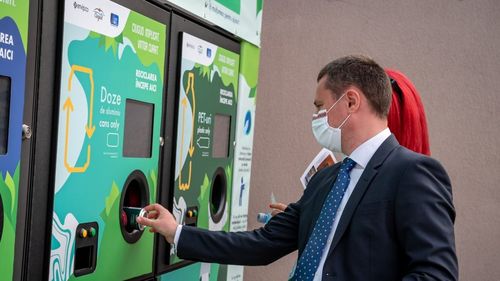 CIUGUbanul, prima ”monedă” virtuală lansată de o comunitate din România. Moneda recompensează copiii din Ciugud, care reciclează ambalajele de plastic, sticlă și aluminiu și va putea fi folosită la un magazin din sat