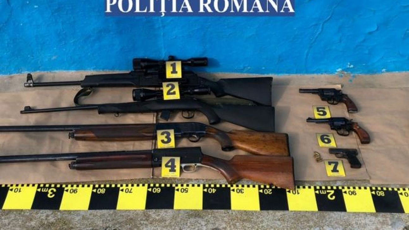 VIDEO Soţiile asasinilor care au executat acum doi ani un afacerist din Vrancea, acuzate că încercau să vândă arme militare