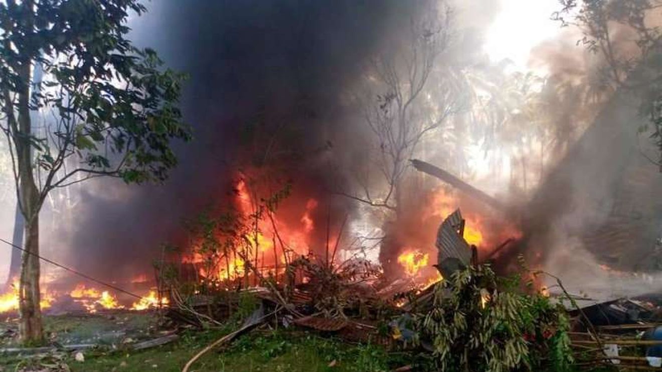 Un avion militar care transporta 85 de persoane s-a prăbuşit în sudul Filipinelor