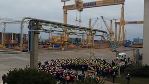 VIDEO Grevă spontană a muncitorilor de la Șantierul Naval Mangalia / ”Ieri a fost data stabilită pentru plată, dar nu a fost făcută”