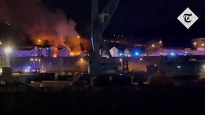 VIDEO Un mort și 12 dispăruți în urma unei explozii foarte puternice din New Jersey/ O clădire de trei etaje s-a prăbușit