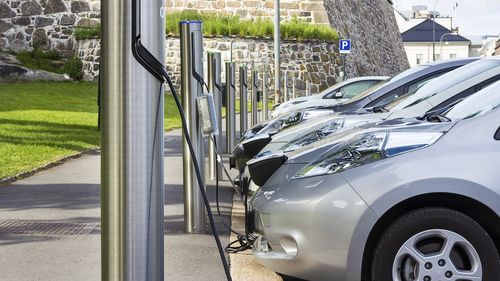 Furnizorii şi producătorii de vehicule electrice din China iau cu asalt târgul de la Frankfurt