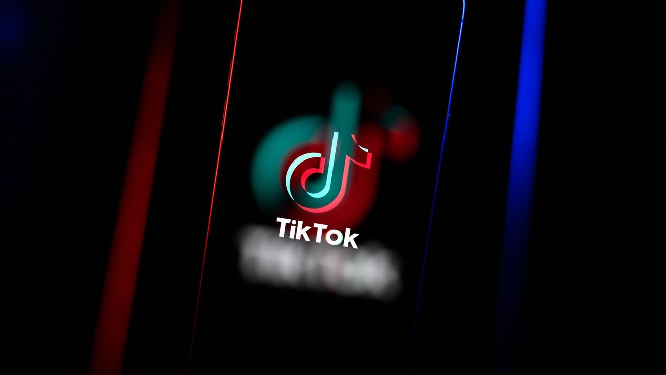 CNA cere TikTok și Facebook să elimine mai multe postări care instigă la violență