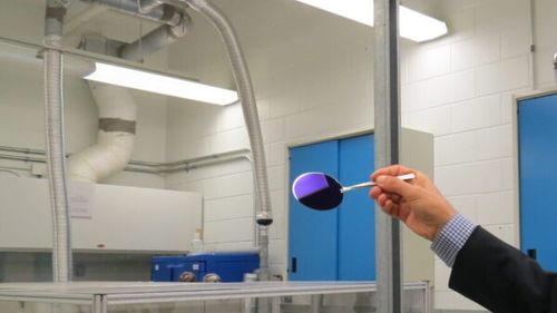 Un material nou transformă lumina soarelui în căldură și ajută la curățarea apei