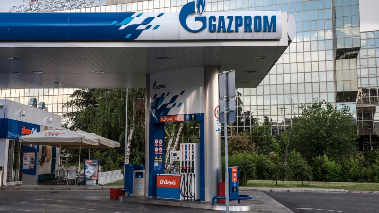 Sancţiunile SUA blochează livrările de petrol pentru compania rusă NIS / Singura rafinărie din Serbia riscă să fie oprită