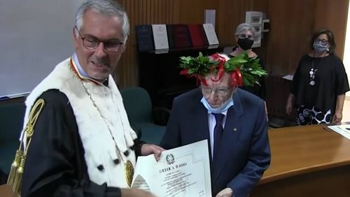 Povestea italianului care a absolvit facultatea la 96 de ani – “Vecinii mă întrebau: de ce te mai agiți, la vârsta ta? Nu înțelegeau cât e de important să-ți îndeplinești un vis”